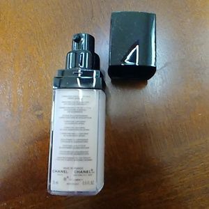 CHANEL Makeup - Chanel lift lumiere eye concealer 20 rose lumiere CHANEL Makeup - Chanel lift lumiere eye concealer 20 rose lumiere